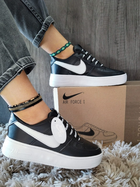 Af1 negro con blanco new arrivals