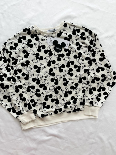 Stradivarius discount sudadera mickey