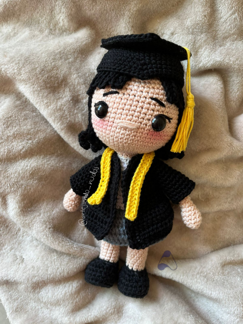 Muñeca outlet graduada amigurumi