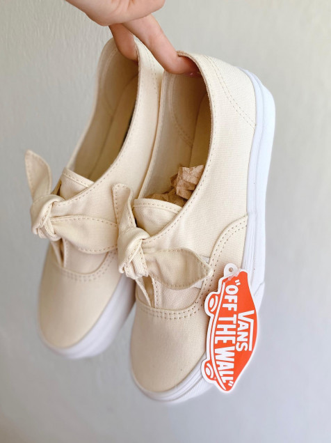 Canvas authentic hotsell knotted vans