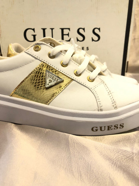 Tenis guess sales blancos con dorado