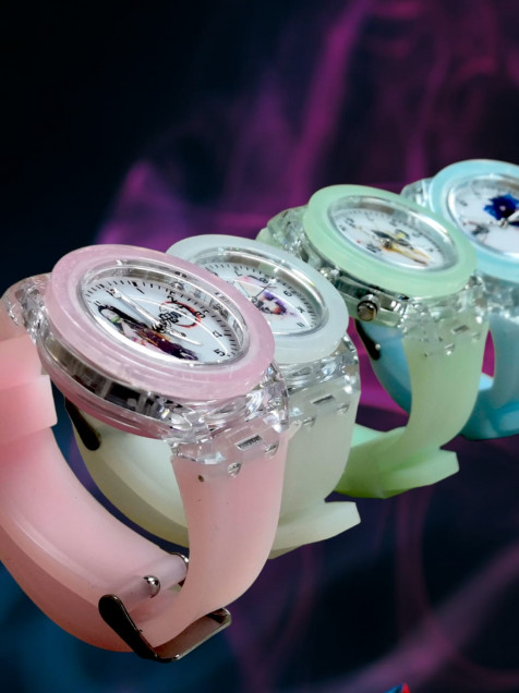 Bonito Reloj Fluorescente con Luz. BuhoBlanco LolaPay